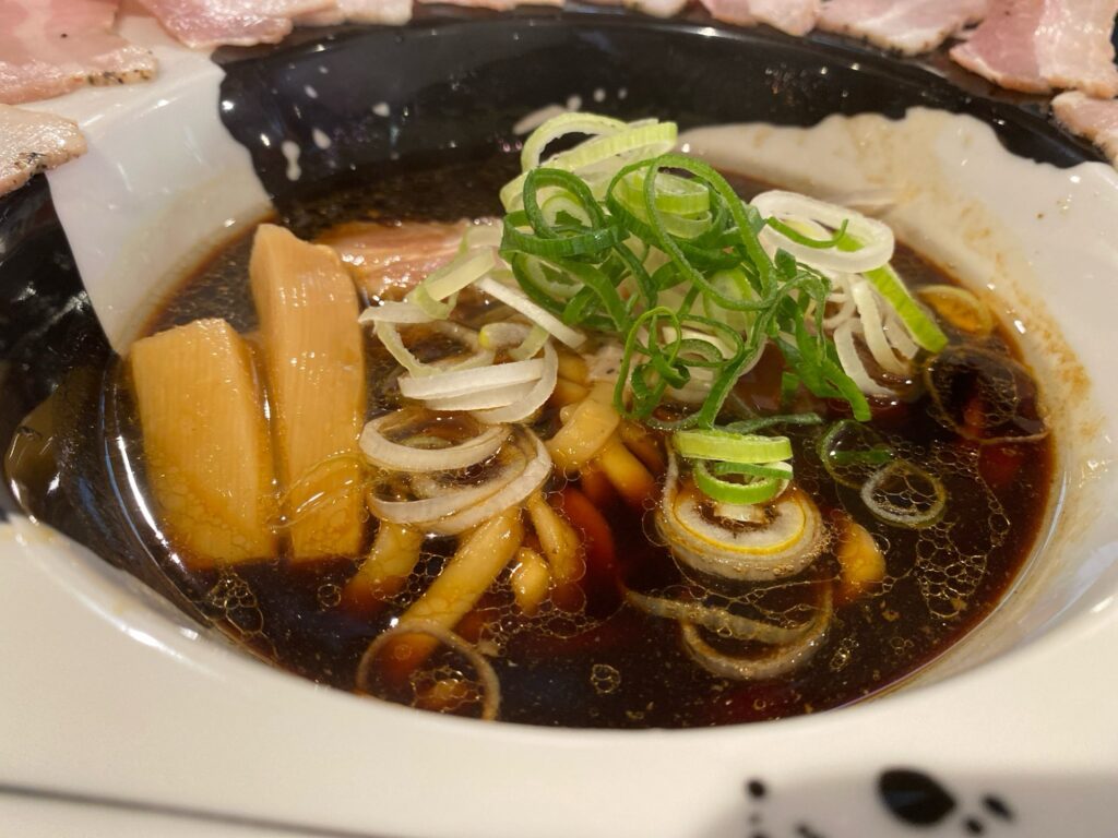 【人類みな麺類系】SUPER MEN(スーパーメン)でSPECIAL CHAR-SIU-PORK#2を食べてきた/スープは黒い